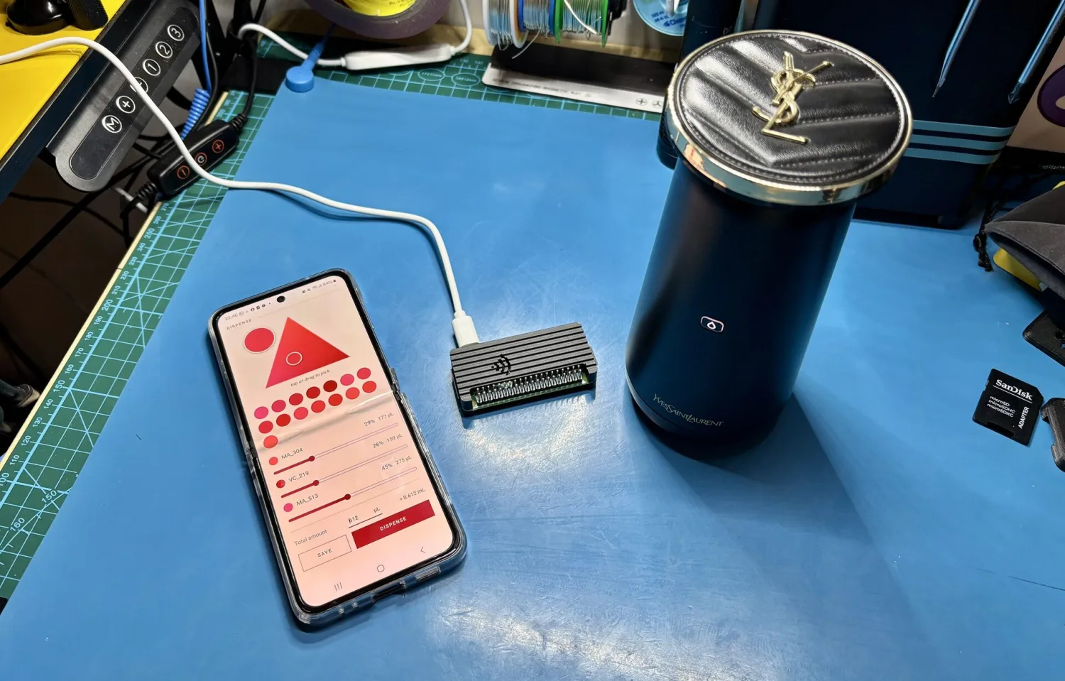The Rouge Sur Mesure next to a phone running our control page, served by a Raspberry Pi Zero The Rouge Sur Mesure next to a phone running our control page, served by a Raspberry Pi Zero